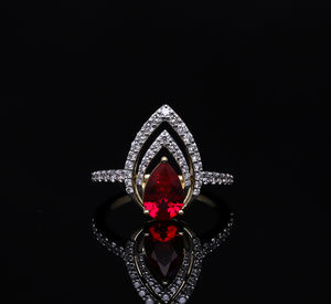 Bague classique plaquée or rhodié 14 carats avec diamant en forme de poire, double halo de diamants marquise, déclaration audacieuse, élégance de soirée, bande pavée - Product Image 6