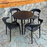 Ensemble de table et chaises de jardin modernes en acier au carbone rond, imperméables et empilables en PP
