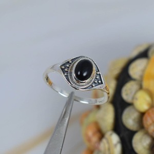 แหวนเงินแท้ 925 ประดับพลอยออนิกซ์สีดำ ดีไซน์รูปไข่ งานแฮนด์เมด ชุบโรเดียม ดีไซน์ทันสมัย ขอบแบบ Bezel เหมาะสำหรับงานปาร์ตี้ - Product Image 4