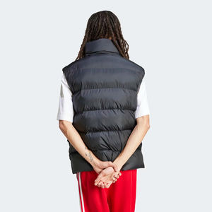 Vente en gros Gilet matelassé décontracté et écologique à col mandarin pour l'hiver léger avec rembourrage en polyester pour hommes - Product Image 2