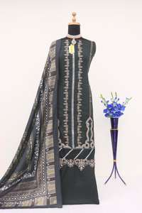 Les femmes de qualité supérieure portent un costume pakistanais de couleur noire avec des travaux de broderie avec des Dupatta assortis à des prix abordables - Product Image 2