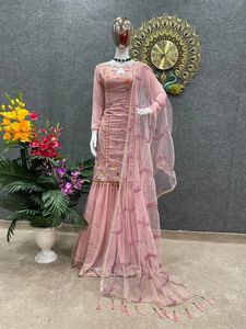 Faux Georgette Heavy Top Plazzo con bordado pesado Dupatta y trabajo de secuencia de 5mm con trabajo hecho a mano de espejo Real y trabajo manual Moti - Product Image 2