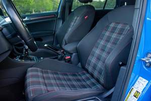 Volkswagen GTI Rabbit Edition 2019 d'occasion en bon état, boîte manuelle 6 vitesses, bleu bleuet, plusieurs modifications, provenance Californie - Product Image 4