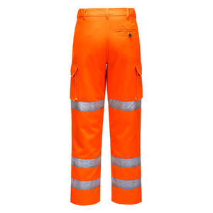 Confort adapté aux pantalons de sécurité pantalons de travail utilitaires conçus pour les longs quarts de travail avec un tissu respirant fabriqué au Pakistan. - Product Image 2