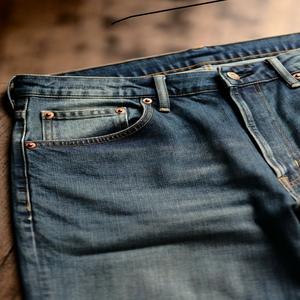 Jeans en denim brut pour hommes et femmes |   Vêtements d'hiver streetwear haut de gamme OEM ODM en gros, 100% coton lavé, poids moyen, logo personnalisé - Product Image 6