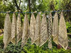 Ensemble de bandanas en coton biologique imprimé à la main, motifs paisley, écharpes colorées, accessoire artisanal éthique - Product Image 5