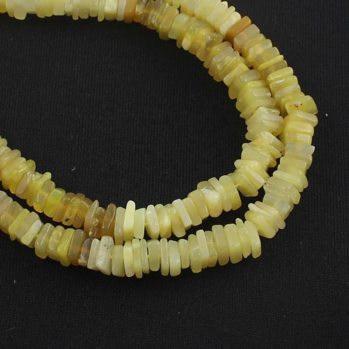 สีเหลือง