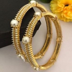 Chic de haute qualité plaqué or vraies perles CZ deux ensemble de bracelets mariage ou fonctions porter Collection pour les femmes et les filles - Product Image 1