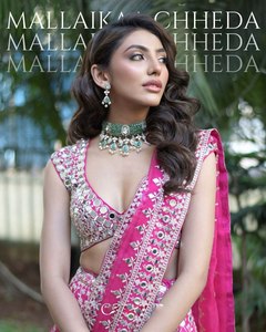 Temporada festiva de estilo asiático del Sur en nuestros conjuntos de mujeres Lehenga Choli especialmente seleccionados redefinen la grandeza Ideal para mayores de 16 a 60 años - Product Image 5