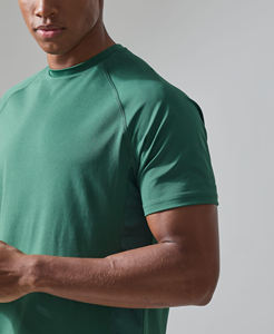 Personnalisé vierge 100% coton 220gsm coupe régulière ensemble de vêtements de sport courts pour hommes tissu interlock solide antibactérien écologique - Product Image 2