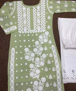 Gujarati diseñador Lehenga colección para damas trabajo hecho a mano Lehenga Choli con blusa ropa tradicional personalizada al por mayor Alphanumero - Product Image 2