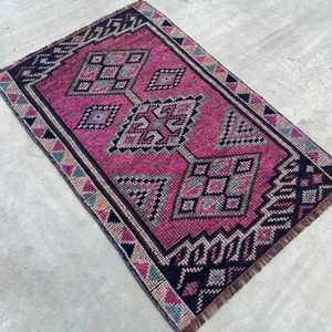 Petit tapis turc 2,6x3,7 pieds, tapis persan en laine rose vintage - Product Image 1