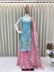 TOP DE CRÉATEUR AVEC BRODERIE ET PLAZZO AVEC DUPATTA - Product Image 4