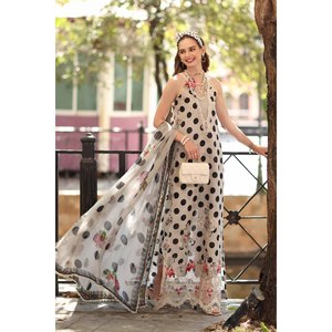 MARIA.B-3PC Elegante Conjunto de Chifón Transpirable con Cuello Halter, Top Estampado Bordado para Primavera/Verano y Dupatta de Seda Estampada - Product Image 1