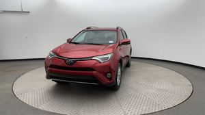 Toyota RAV4 XLE AWD 2017, intérieur en cuir foncé, moteur turbo 4L, taille des pneus 16\" R16, boîte de vitesses automatique, caméra arrière, côté gauche - Product Image 4