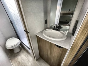 Nueva caravana 2025 F-o-r-e-s-t R-i-v-e-r S-a-l-e-m Cruise L-i-t-e 261BHXLX lista para la venta - Product Image 4