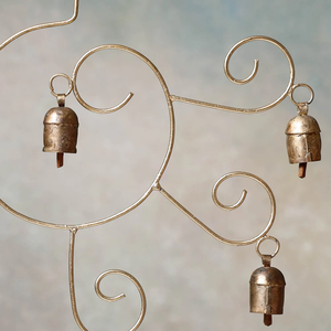Cloche en métal Kali à fleur en cuivre faite à la main Design Vintage ornement de Noël tenture murale Antique ornement de cloches de Noël - Product Image 2