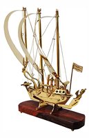 Bateau en laiton Art Déco gravé avec base en bois, objet décoratif pour la maison et les cadeaux