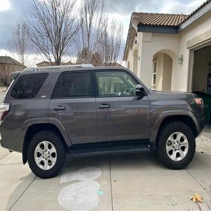 Toyota 4 Runner assez utilisé automatique vitesse de pointe frais et propre pas d'accident historique meilleur prix - Product Image 1