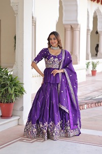 Lehenga Choli Moderno Color Púrpura GOLD CRUSH con Bordado y Lentejuelas, Traje Tradicional Indio para Bodas y Fiestas, Largo Regular, Holgado, para Mujer - Product Image 2