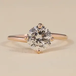 Anillo de Compromiso Solitario con Diamante de Laboratorio de Corte Redondo Clásico - Colección de Diamantes Elegantes - Product Image 1