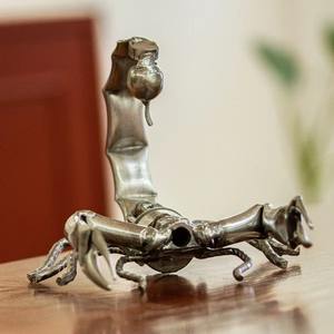 La superbe sculpture d'objets de table en métal doré améliore les intérieurs avec un artisanat haut de gamme et une déclaration élégante - Product Image 5