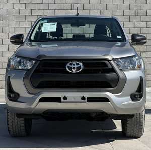 Toyota Hilux Pickup 2024, Volante a la Derecha, Segunda Mano, Diésel, Sedán, Caja de Cambios Automática, Motor Turbo, Asientos de Cuero, R19 Oscuro - Product Image 1