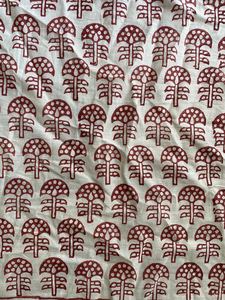Pañuelo Cuadrado Hecho a Mano - 100% Algodón, Diseño Pintado a Mano, Pañuelo Multifuncional y Accesorio para el Cabello, Hecho en Rajasthan - Product Image 5