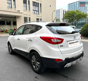 Hyundai Ix35 2.0L 5 places SUV Turbo SUV d'occasion en bon état avec intérieur en cuir et pneus R17 pour une conduite confortable - Product Image 3