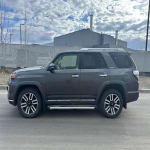 Toyota 4 Runner Fresh & Clean sans accident automatique en stock d'occasion Meilleur prix disponible maintenant - Product Image 1