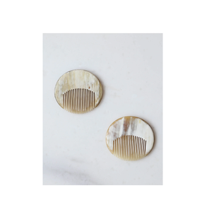 Peigne à cheveux en corne de buffle Peignes en corne véritable Peigne en corne de couleur blanche de boeuf fait à la main pour une forme ronde au meilleur prix - Product Image 1