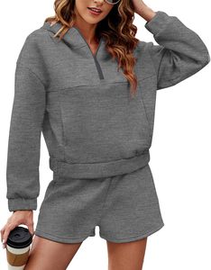 Conjunto de pantalones cortos de moda para un estilo de vida activo - Product Image 1