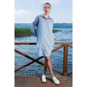 เสื้อผ้าผู้หญิง Vienetta รุ่น Kadin Pamuk Viscon Dusuk Omuzlu Gomlek Yaka Tamami Dugmeli Arkasi Pilili Robali Uzun Kol Mansetli Elbise-Mavi - Product Image 1
