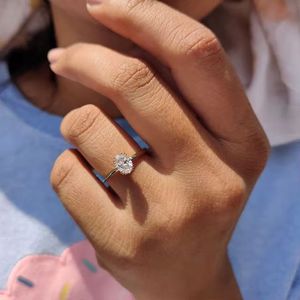 Bague en diamant de laboratoire de haute clarté avec finition polie idéale pour un usage quotidien et des fonctions de soirée élégantes d'Inde - Product Image 2