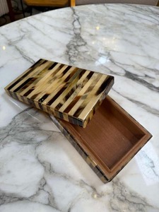 Boîte à bijoux en corne naturelle artisanale avec taille et forme personnalisables, rangement élégant pour bagues, boucles d'oreilles, accessoires - Product Image 3