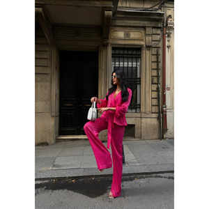 Conjunto de Blusa Cruzada de Satén Fucsia con Lazos y Pantalones para Mujer - Product Image 4