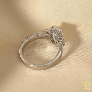 Anillo de compromiso de moissanita de lujo de excelente calidad, anillo de bodas brillante de corte brillante redondo de solitario de oro blanco para mujer - Product Image 2