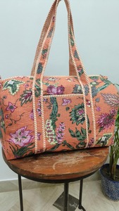 Bolsa de lona acolchada de algodón estampada hecha a mano con estampado floral naranja | Weekender Durable Sport Gym & Travel Bag - Product Image 2