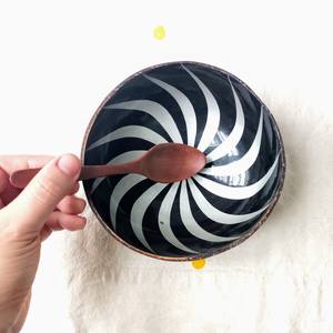 Bols de noix de coco avec peinture de laque personnalisée, coquille naturelle ronde du Vietnam, artisanat du Vietnam, vente en gros de haute qualité - Product Image 4