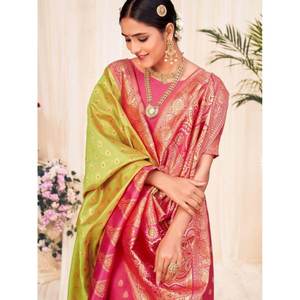 Elegante Sari de Seda Banarsi Verde Lima con Hermoso Tejido para Bodas - Product Image 1