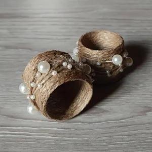 Porte-serviettes en rotin élégant avec accent de perles blanches pour une décoration de table à manger élégante et une présentation de cuisine à domicile en provenance d'Inde - Product Image 2