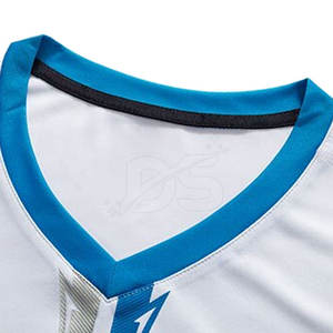 ชุดฟุตบอลคุณภาพดีที่สุด 100% โพลีเอสเตอร์ ระบายอากาศได้ดี แห้งเร็ว น้ำหนักเบา รับสกรีนโลโก้ สินค้าขายดี มาใหม่ - Product Image 2