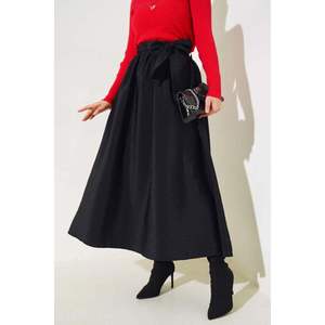 Falda acampanada con cinturón Negro - Product Image 2