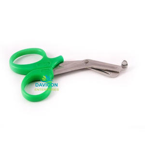 Offre Spéciale ciseaux professionnels universels noirs de haute qualité 5.3/4 po | Ciseaux chirurgicaux réutilisables - Product Image 4