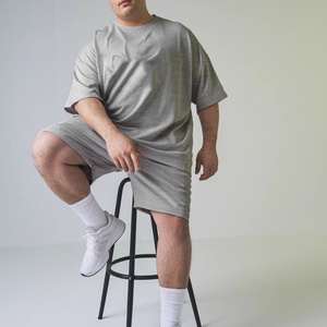 Ensemble survêtement 2 pièces personnalisé avec logo 2025 pour homme – Coupe régulière, grandes tailles, t-shirt court imprimé, anti-rétrécissement, écologique et respirant - Product Image 1