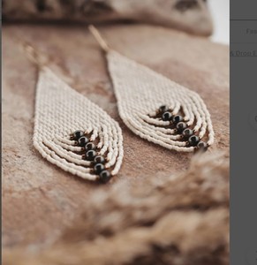 Pendientes Artesanales de Obsidiana Dorada Mágica con Cuentas de Semillas, Pendientes Bohemios con Flecos de Cuentas - Product Image 2