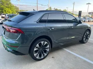 Usado 2024 Audi Q8 55 Premium Plus - Product Image 4