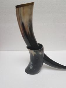 Authentique corne à boire viking pour la bière, corne de buffle de haute qualité, polie, naturelle, écologique, artisanale, décoration d'intérieur - Product Image 3