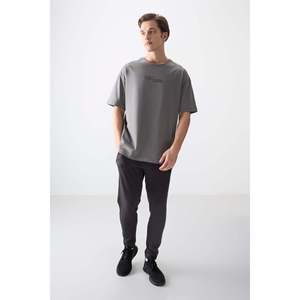 T-shirt pour homme en coton 100% gris foncé, épais, doux, texturé, coupe ample, imprimé - 88361 - Gris foncé - Product Image 4