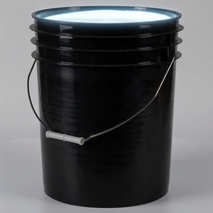 Cubo de pintura blanco de 5 galones con asa, lavable, con revestimiento líquido fluorescente reactivo a la luz negra, origen estadounidense, para aplicaciones de pintura. - Product Image 1